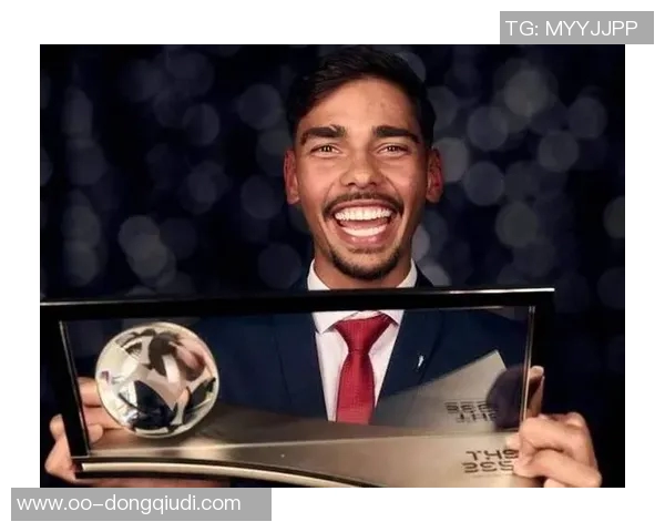 马德鲁加重返巴西踢野球并向市长赠送泰山球衣传递友谊与热情