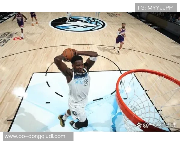 兰德尔表现稳定11投6中贡献14分4篮板1助攻1抢断助力球队胜利